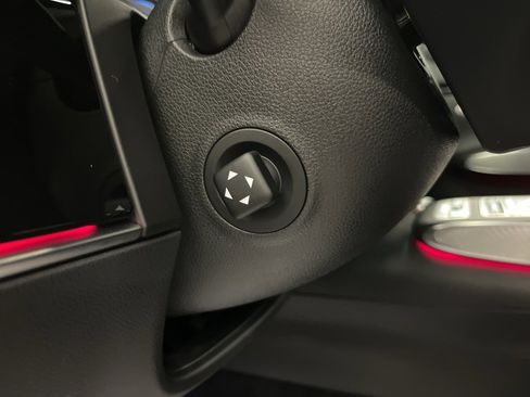 Used 2025 Genesis GV70 3.5T Sport image 13