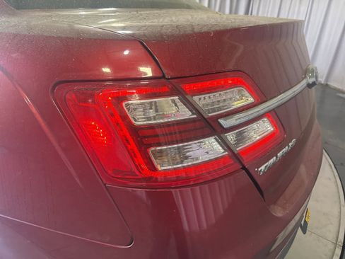 Used 2018 Ford Taurus Limited image 10