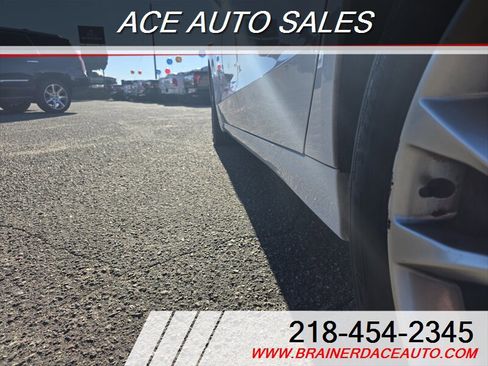 Used 2017 Ford Fusion SE image 5