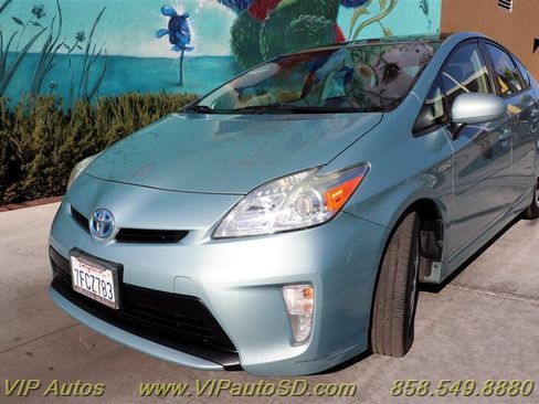 Used 2014 Toyota Prius Four w/ Solar Roof Package image 4