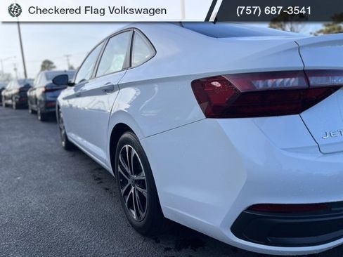 Used 2023 Volkswagen Jetta Sport image 8