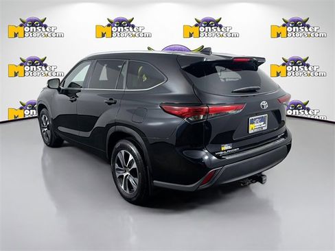 Used 2023 Toyota Highlander L image 7