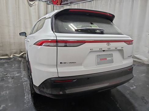 New 2025 Toyota Crown Signia image 6