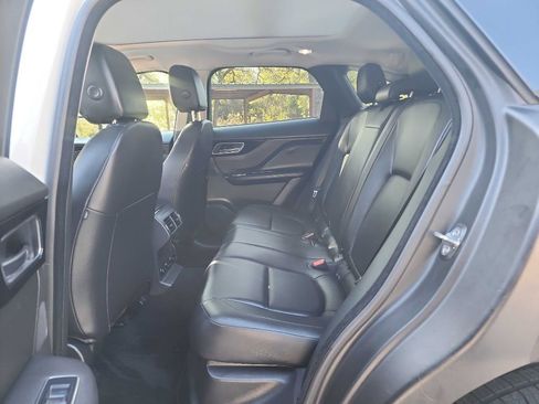 Used 2018 Jaguar F-PACE Premium image 33