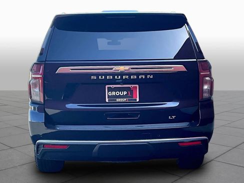 Used 2022 Chevrolet Suburban LT AWD/4WD image 4