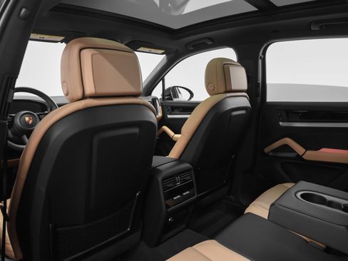 Certified 2025 Porsche Cayenne image 38