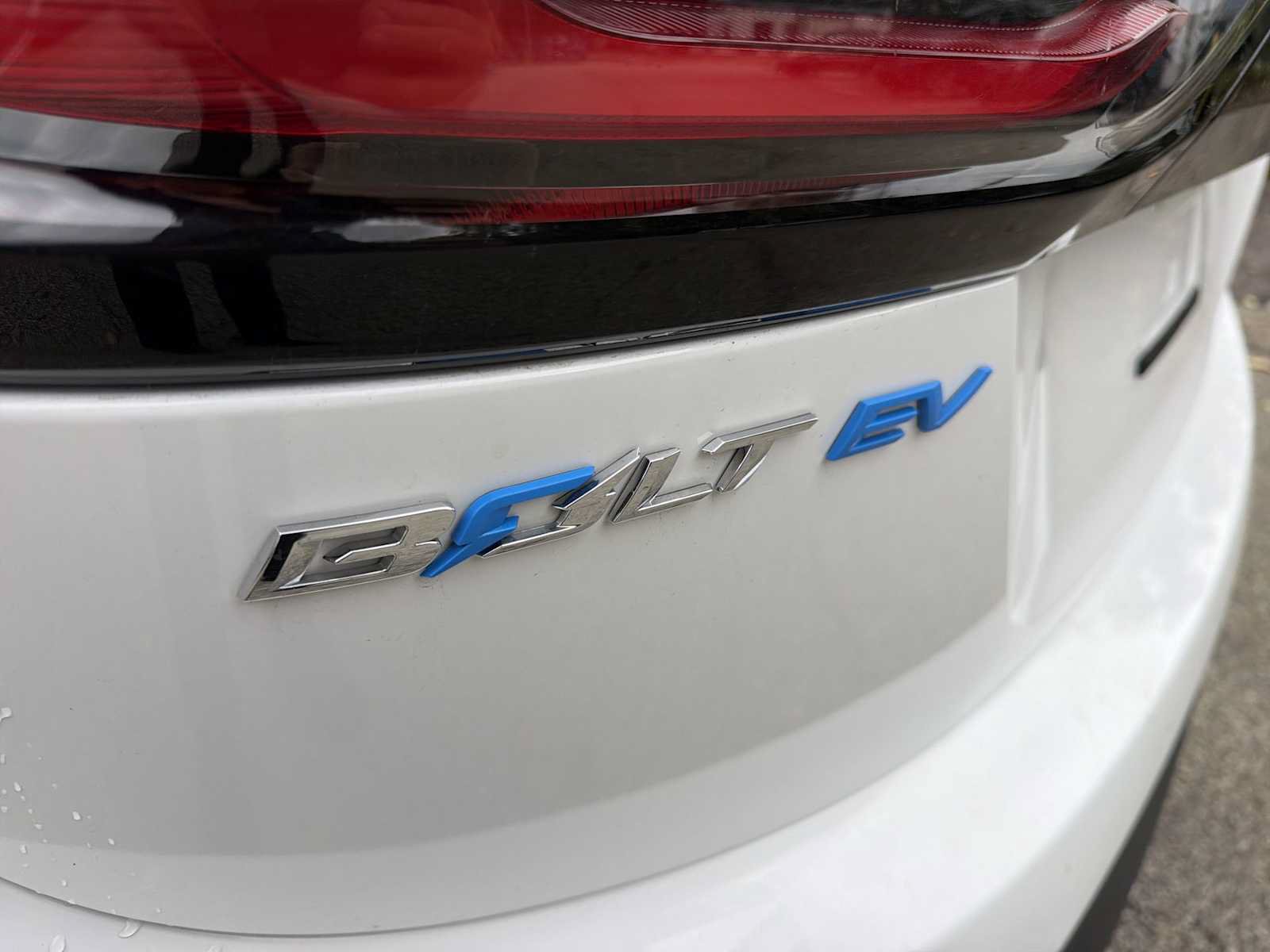 Used 2023 Chevrolet Bolt LT w/ Infotainment Package FWD image 31