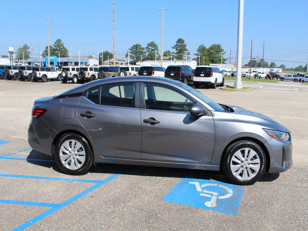 Used 2025 Nissan Sentra S FWD image 7