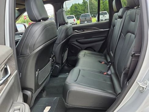 New 2025 Jeep Grand Cherokee Limited w/ Black Appearance Package image 8