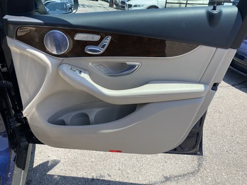Used 2019 Mercedes-Benz GLC 350e 4MATIC w/ Premium Package image 31