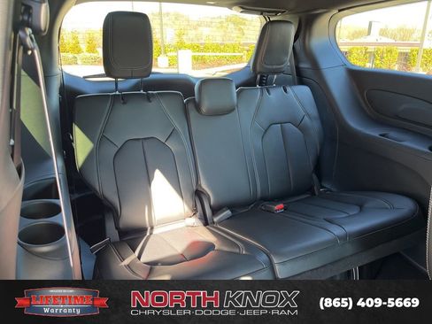 New 2026 Chrysler Pacifica Select image 22