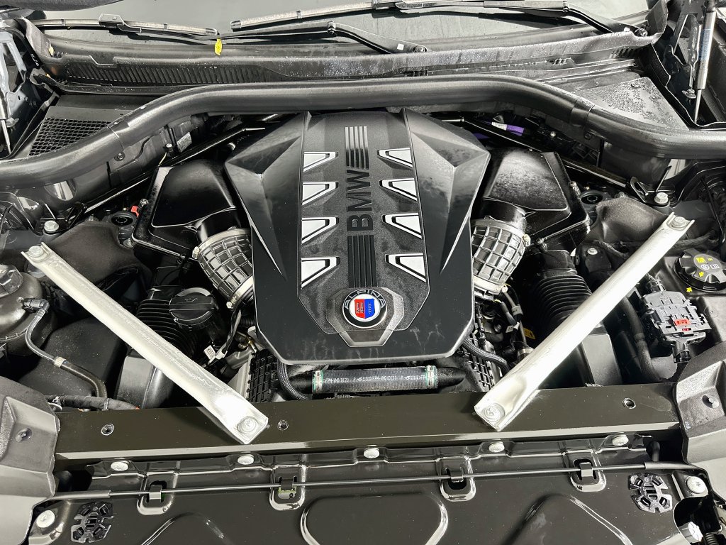 Used 2024 BMW ALPINA XB7 AWD/4WD image 32