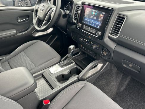 Used 2022 Nissan Frontier SV image 15
