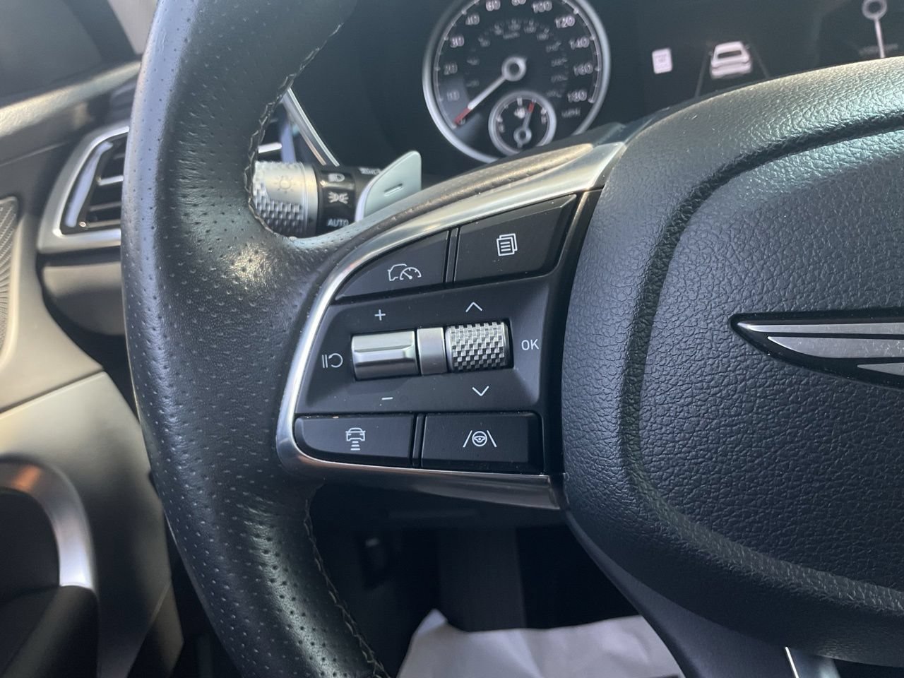 Used 2025 Genesis G70 2.5T RWD image 34