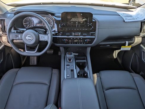 New 2025 Nissan Pathfinder SL image 7