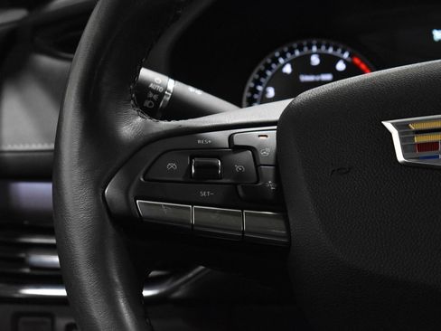 Used 2023 Cadillac XT4 Luxury w/ Cold Weather Package image 8