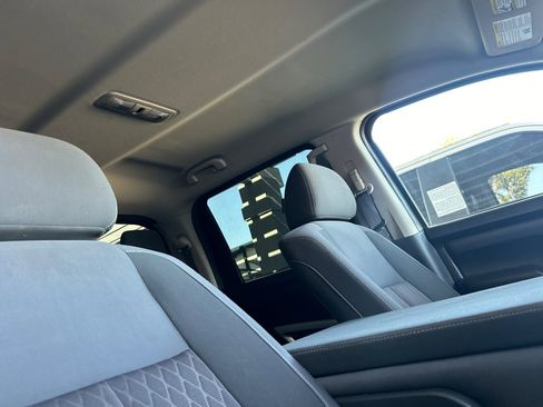 Used 2021 Nissan Titan SV image 16