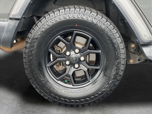 Used 2020 Jeep Wrangler Unlimited Sahara AWD/4WD image 27
