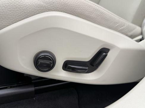 Certified 2023 Volvo XC60 B5 Plus w/ Climate Package FWD image 26
