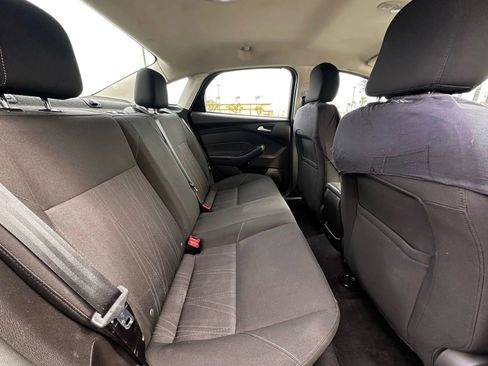 Used 2017 Ford Focus SE image 9