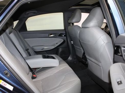 Used 2019 Toyota Avalon Limited w/ All Weather Liner Package FWD image 12
