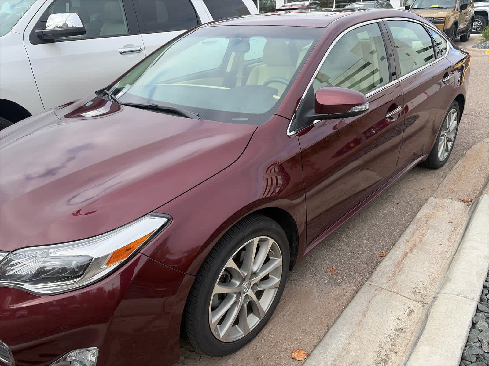 Used 2015 Toyota Avalon XLE Touring FWD image 3
