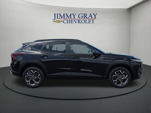 New 2026 Chevrolet Trax LT w/ LT Convenience Package FWD image 6