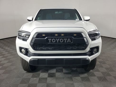 Used 2017 Toyota Tacoma SR image 9