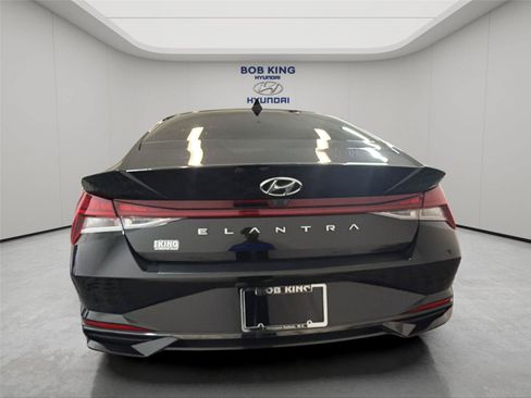Used 2021 Hyundai Elantra SEL w/ Convenience + Premium Package FWD image 4
