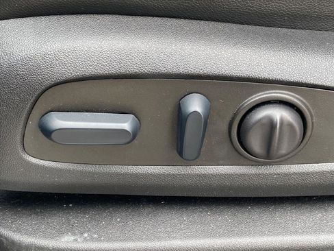 Used 2023 Chevrolet Equinox Premier image 10