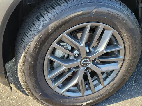 Used 2024 Nissan Rogue S FWD image 5