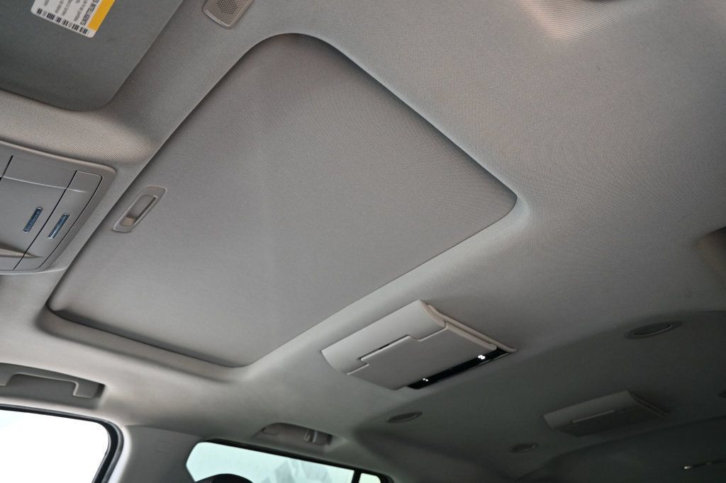 Used 2018 Chevrolet Suburban Premier AWD/4WD image 27
