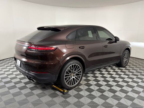 Used 2021 Porsche Cayenne Coupe image 9