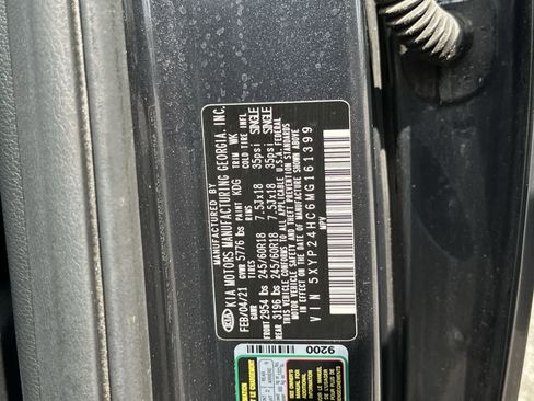 Used 2021 Kia Telluride LX image 2