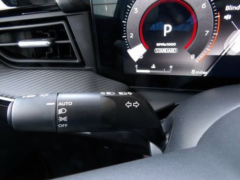 Used 2025 Nissan Kicks SR image 30