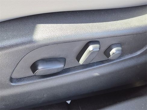 Used 2023 Cadillac XT4 Premium Luxury image 18