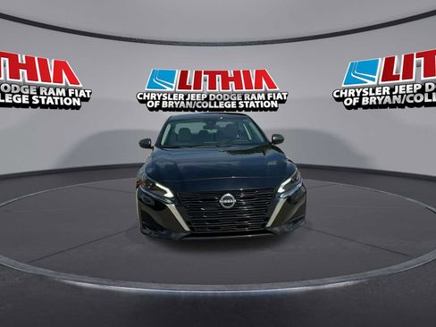 Used 2025 Nissan Altima 2.5 SV FWD image 3