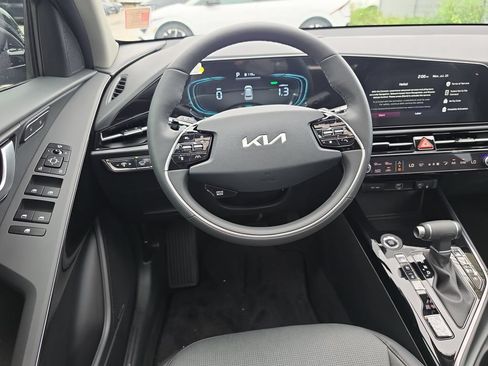 New 2026 Kia Niro FWD image 14