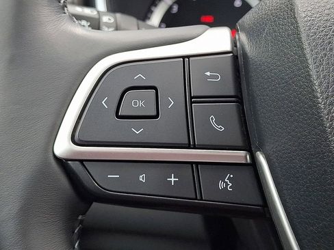 Used 2023 Toyota Highlander XLE AWD/4WD image 23