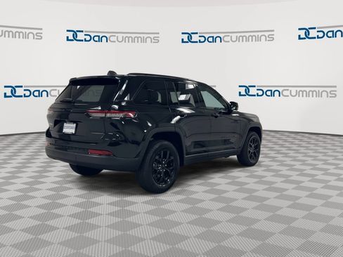 Used 2025 Jeep Grand Cherokee Altitude AWD/4WD image 8