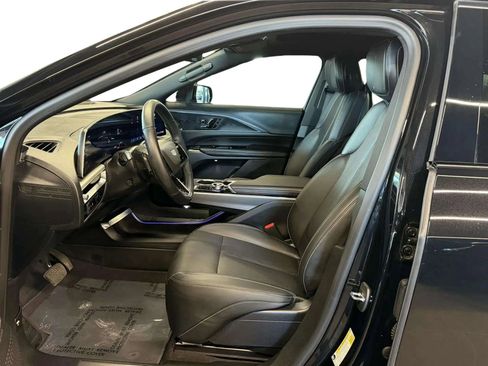 Used 2024 Cadillac Lyriq Sport image 11