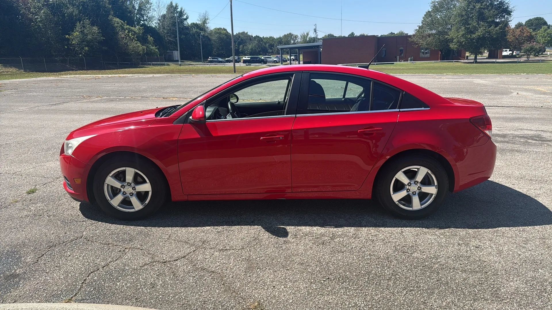 Used 2014 Chevrolet Cruze LT FWD image 2