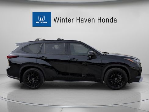 Used 2024 Toyota Highlander LE image 9