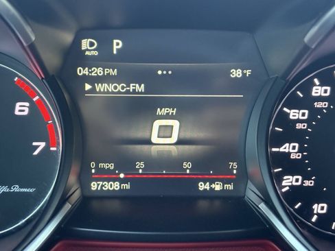 Used 2018 Alfa Romeo Stelvio AWD image 40