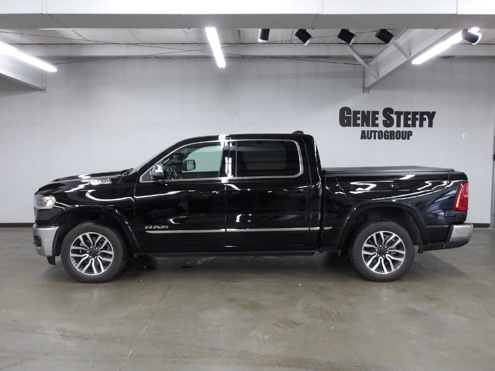 Used 2026 RAM 1500 Limited AWD/4WD image 8