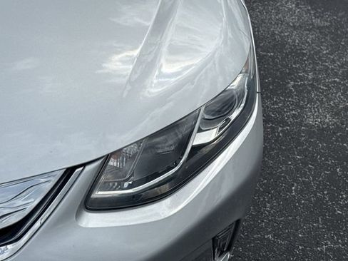 Used 2017 Chevrolet Volt LT w/ Comfort Package image 4