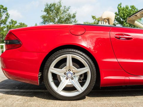 Used 2011 Mercedes-Benz SL 550 image 32