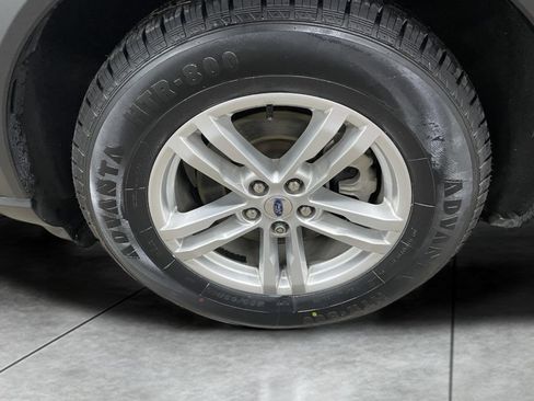 Used 2023 Ford Explorer XLT w/ Equipment Group 202A RWD image 18