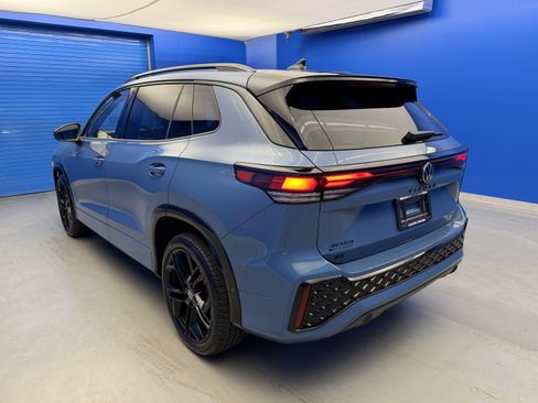 Certified 2025 Volkswagen Tiguan SE R-Line AWD/4WD image 5