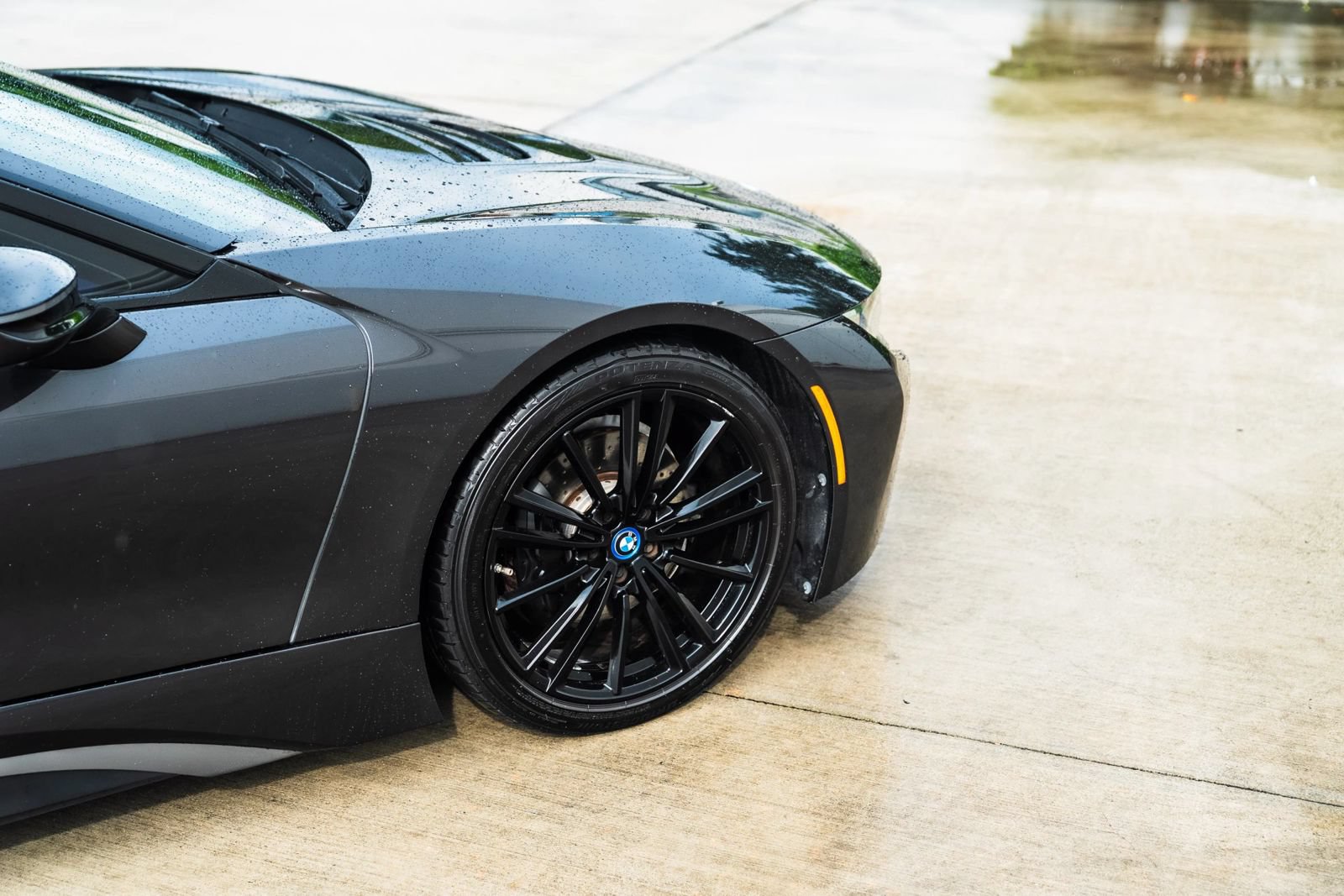 Used 2019 BMW i8 Roadster AWD/4WD image 2
